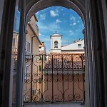 Saint Roch Square Seven